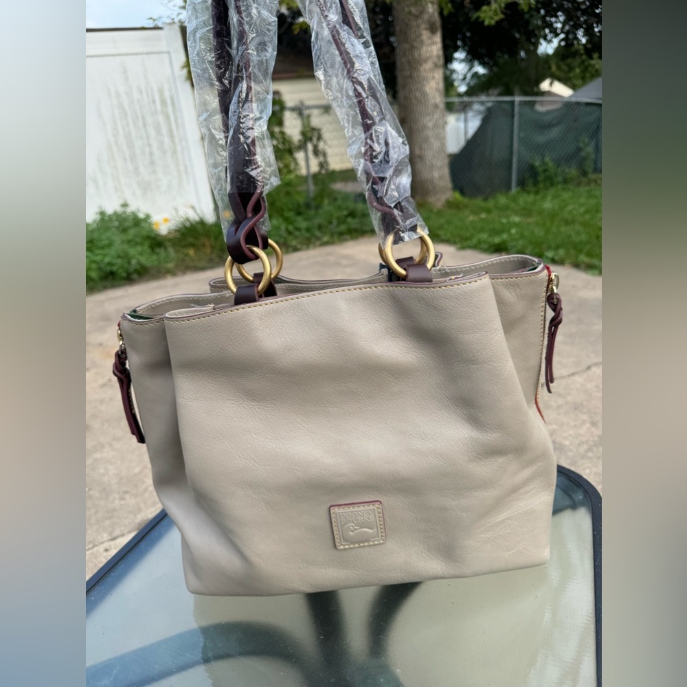 Dooney & Bourke Florentine Large Zip Barlow NWT Taupe